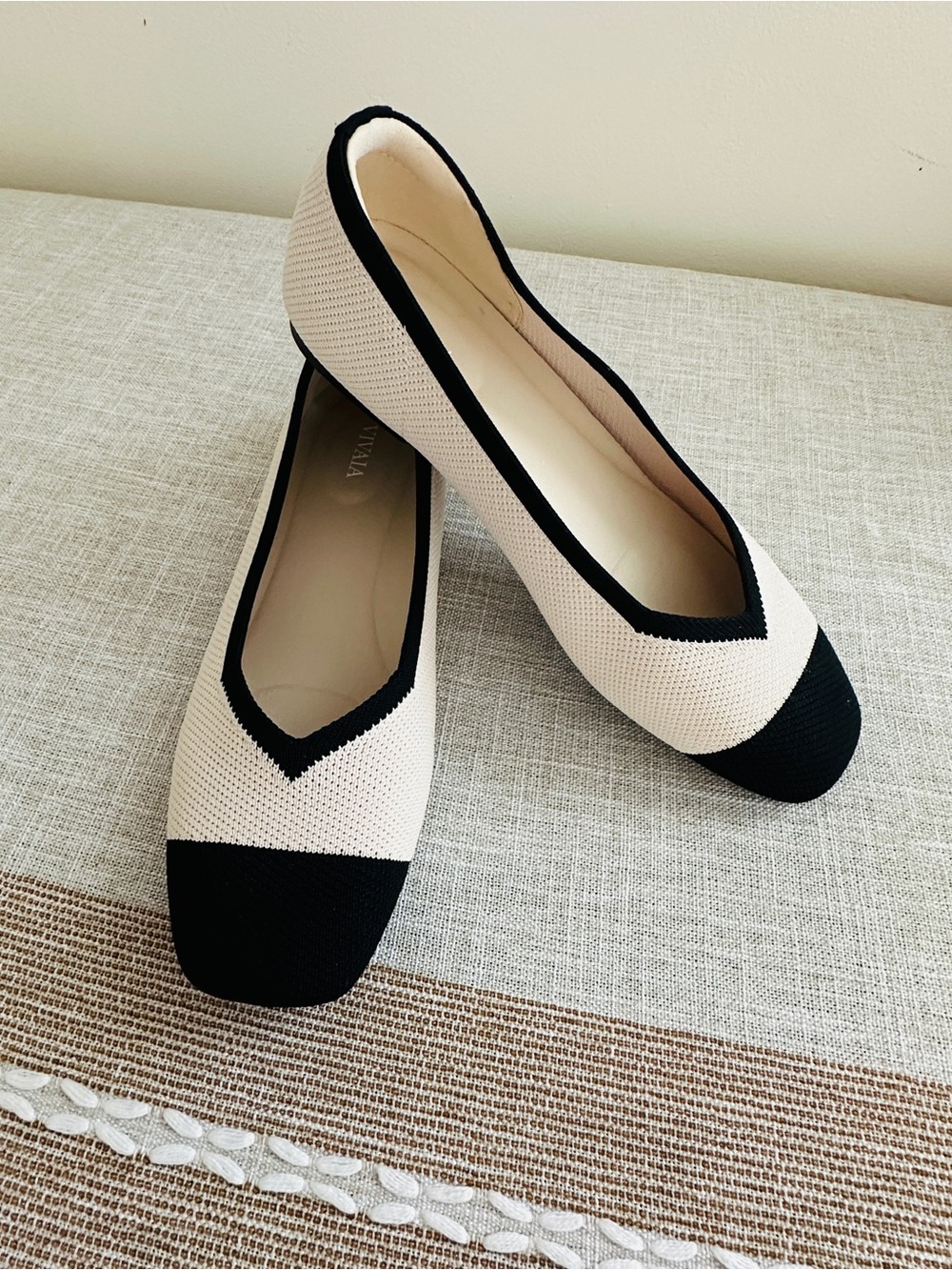 VIVAIA Women's Two-Tone Black and Cream Knit Ballet Flats - Picture 2 of 10